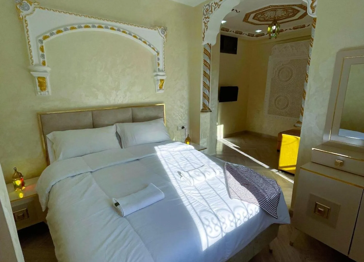 شقه معاصره ب لمسة مغربيه في فاس Apartment