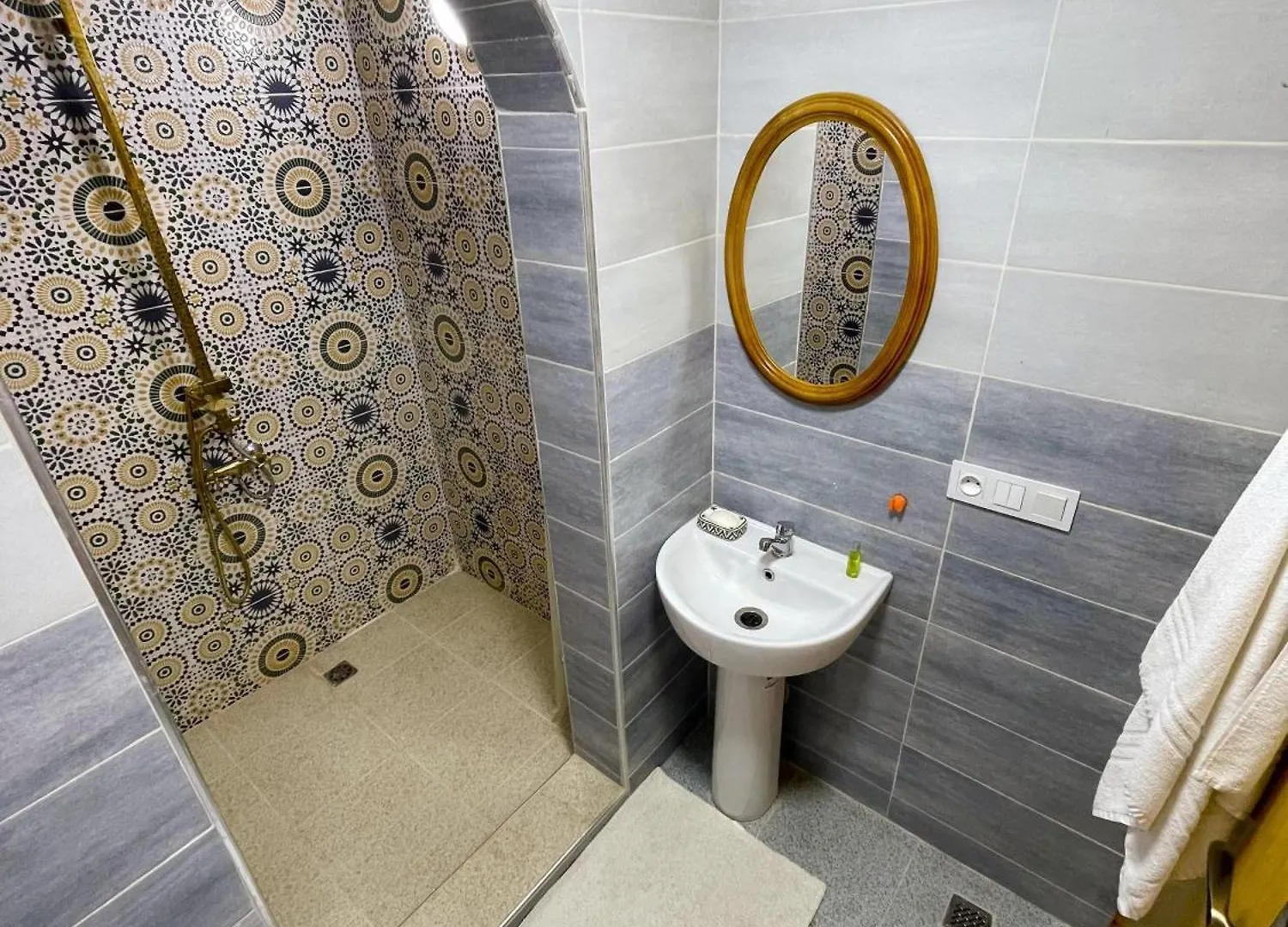 شقه معاصره ب لمسة مغربيه في فاس Apartment