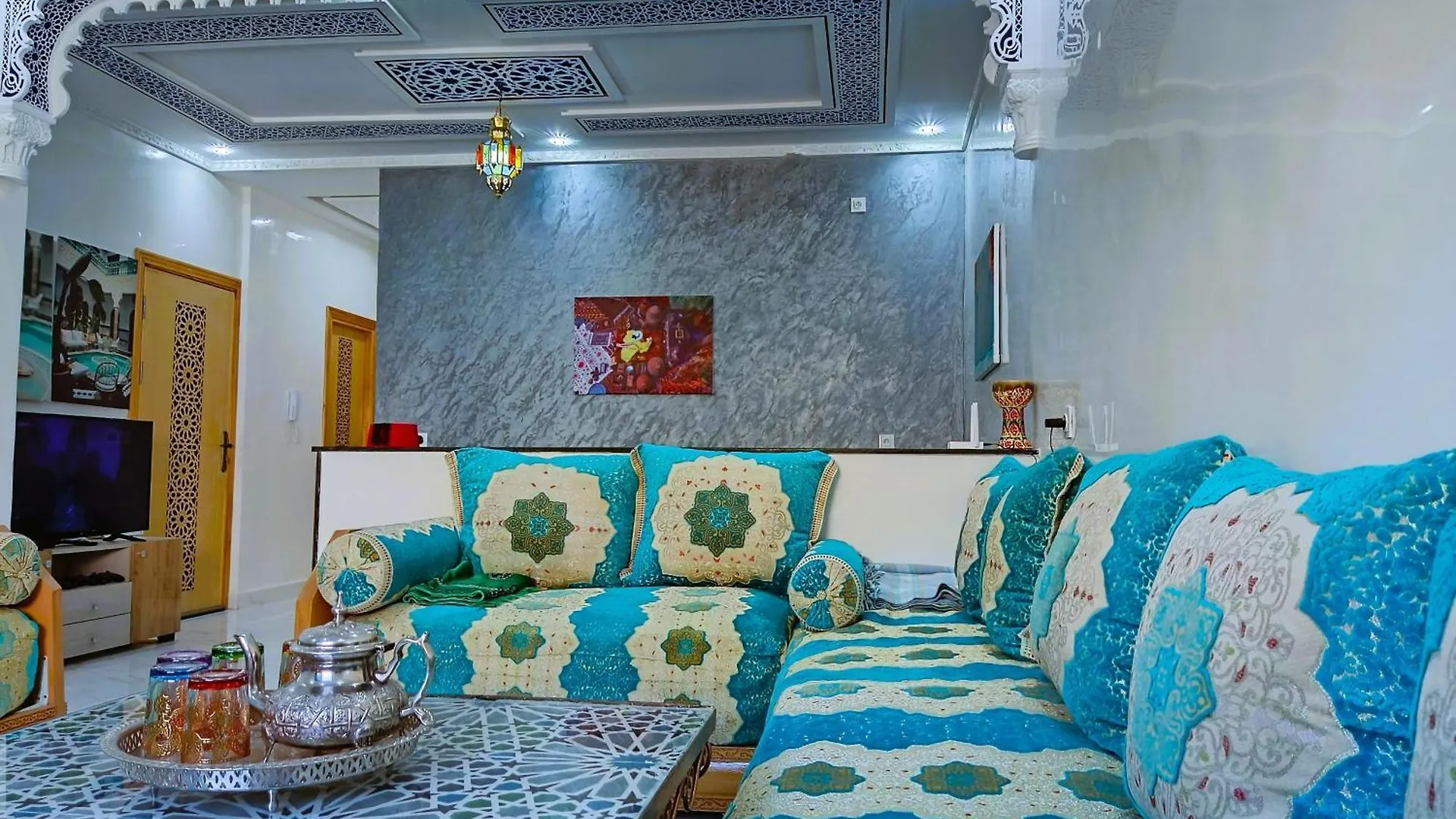 شقه معاصره ب لمسة مغربيه في فاس Apartment